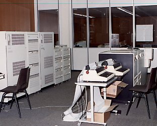 Computerraum met DEC VAX machines